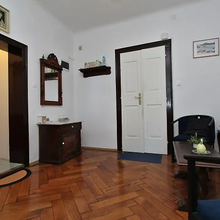 Apartman Idyllisches Direkt In Der Altstadt Von Rovinj, 5 Minuten Zum