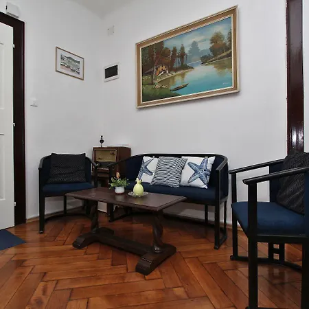 Apartament Idyllisches Direkt In Der Altstadt Von Rovinj, 5 Minuten Zum Rovinj