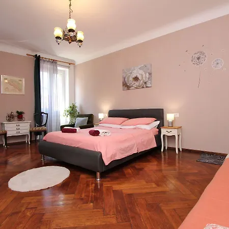 Idyllisches Direkt In Der Altstadt Von Rovinj, 5 Minuten Zum Apartment
